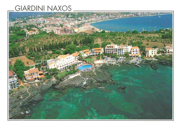 Giardini Naxos Messina Sicilia IT Kueste Felsenkueste Hotel Swimmingpool Strand