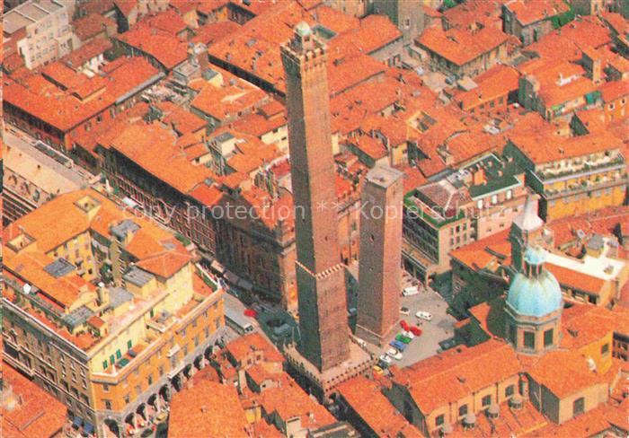 BOLOGNA IT Due-Torri Torre-degli-Asinelli Torre-Garisenda Luftaufnahme Centro-st