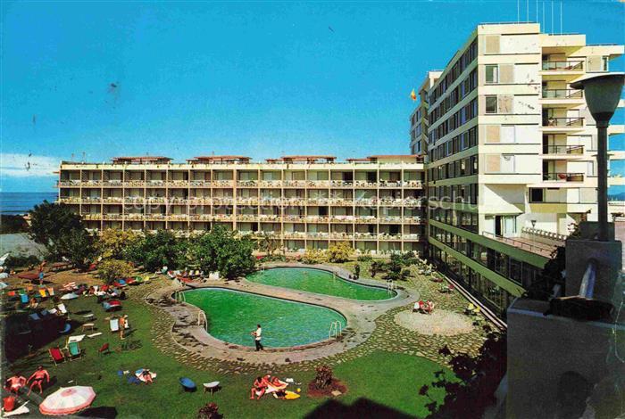 Puerto-de-la-Cruz Tenerife ES Gran-Hotel-Tenerife Schwimmbecken Pool Liegestuehl