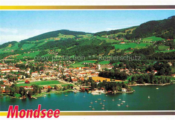Mondsee Salzkammergut Oberoesterreich AT Luftbild See Ortschaft Segelboote Huege