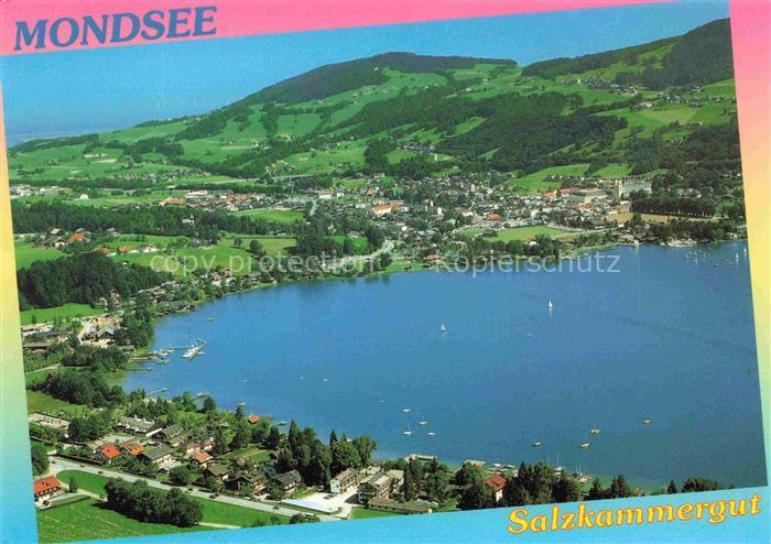 Mondsee Salzkammergut Oberoesterreich AT Luftbild See Ortschaft Segelboote Huege