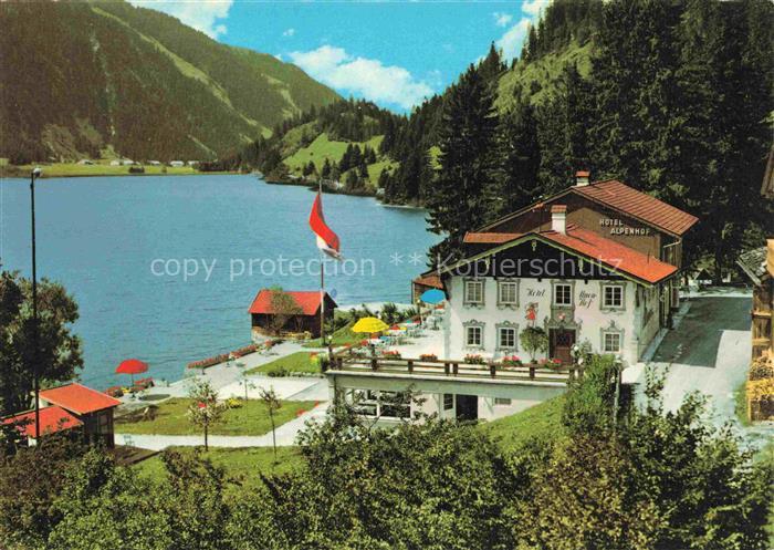 Haldensee Reutte Tannheimertal Tirol AT Hotel-Alpenhof See Berge Wald Terrasse S