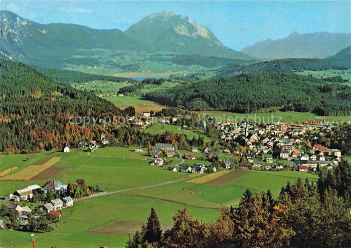 Hermagor Kaernten AT Pressegger-See Villacher-Alpe Tal Wiesen Wald Bergpanorama