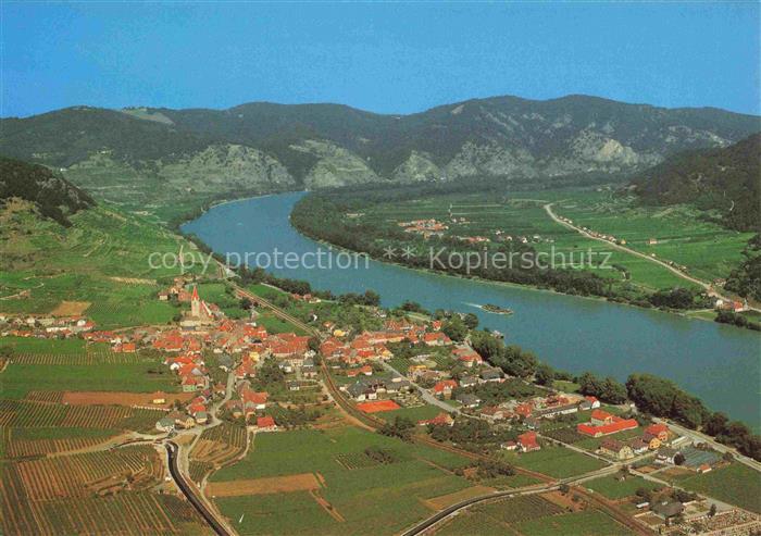 Weissenkirchen Wachau Niederoesterreich AT Fliegeraufnahme Donau Weinberge Wacha