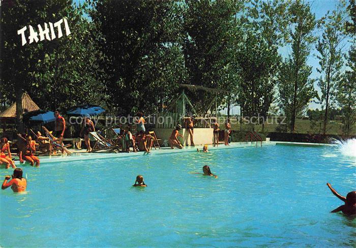 Lido della Nazioni Comacchio Ferrara IT Schwimmbad Liegestuehle Sonnenschirm Bad