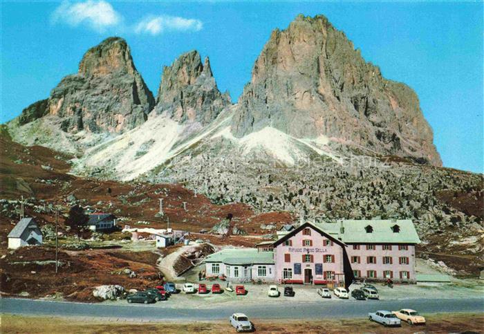 Passo Sella 2240m Selva Val Gardena IT Rifugio-Sella Sellapass Sassolungo Dolomi