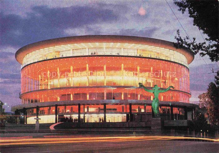 Tbilisi Tiflis Georgia Philharmonie Konzertsaal Rundgebaeude Nachtaufnahme Skulp