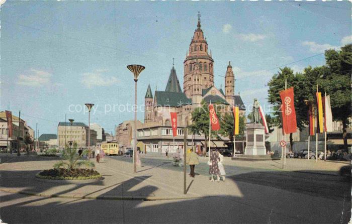 Gonsenheim MAINZ Dom Markt Platz Denkmal Strassenbahn Flaggen Passanten