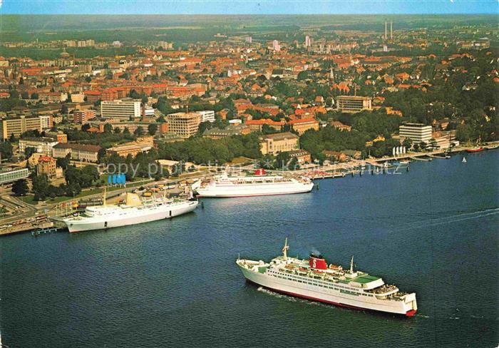 KIEL  CITY Oslo-Kai Hafen Faehren Kreuzfahrtschiffe Fliegeraufnahme Stadtpanoram