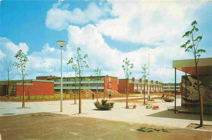 Lelystad Leliestad Flevoland NL Neue-Wohnanlage Wohnblock Platz Laternen Baeume