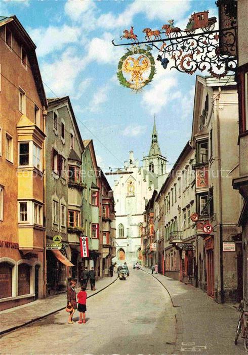 Schwaz Tirol AT Franz-Josef-Strasse Altstadtgasse Wirtshausschild Pferdekutsche