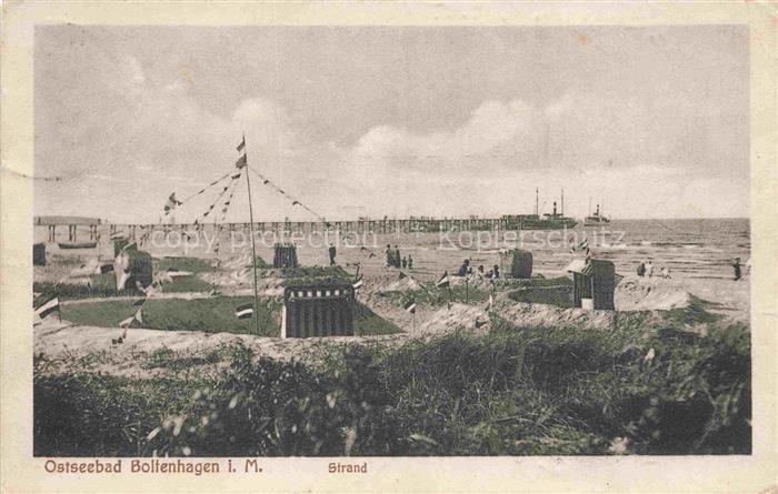 Boltenhagen Ostseebad Mecklenburg-Vorpommern Strand Strandkoerbe Steg Schiff Ost