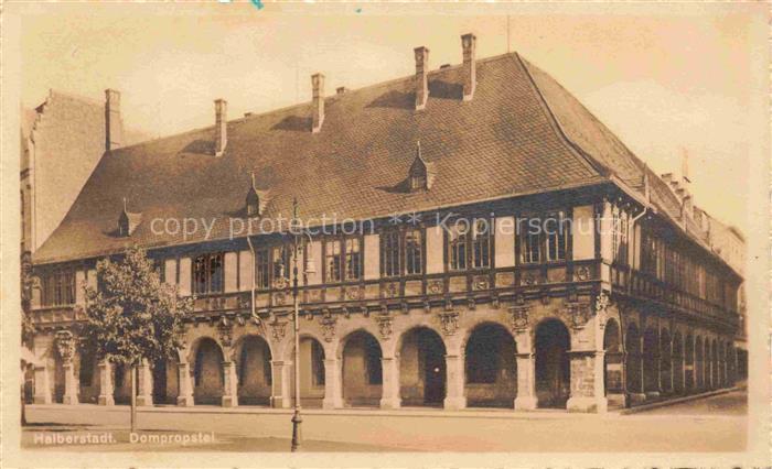 Halberstadt Harz Sachsen-Anhalt Dompropstei Fachwerk Arkaden Rathaus Gebaeude