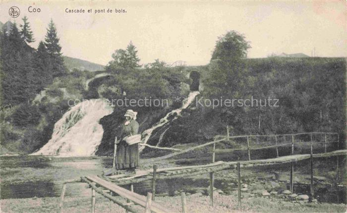 Coo Stavelot Belgie Cascade Pont-de-bois Wasserfall Holzbruecke Frau Tracht Tann
