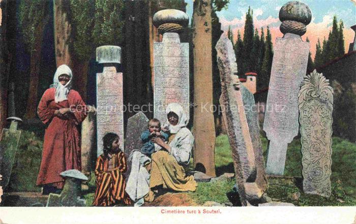 Scutari Shkodra Albania Cimetière-turc Friedhof Grabsteine Frauen Kinder Tracht