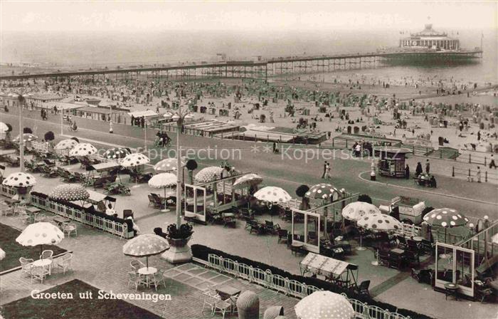 SCHEVENINGEN Zuid-Holland NL Strand Pier Sonnenschirme Strandrestaurant Nordsee