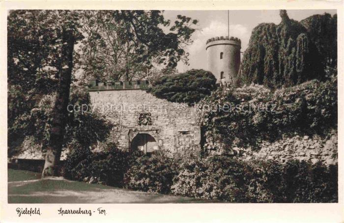 BIELEFELD NRW Sparrenburg Tor Burg Turm Mauer Efeu Baeume Burgtor