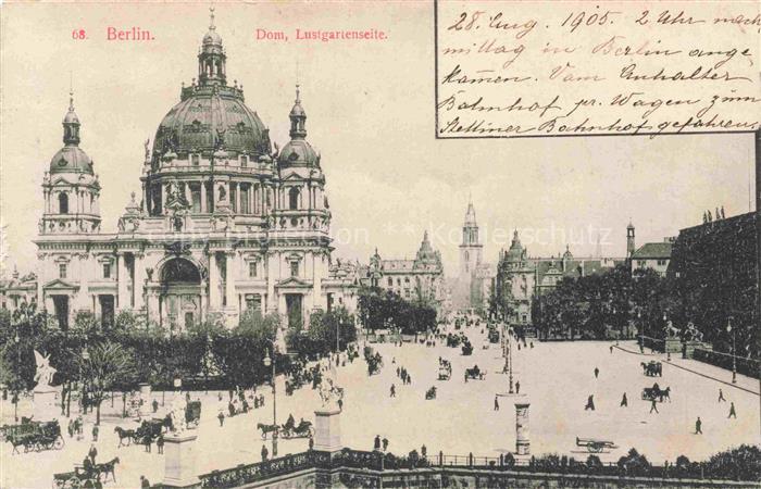 BERLIN CITY Berliner-Dom Lustgartenseite Lustgarten Pferdekutschen Platz Passan
