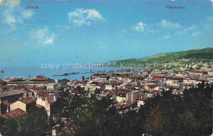 TRIESTE Triest IT Hafen Stadtpanorama Meer Daecher Huegel Fotocromia