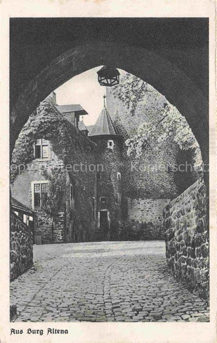 Evingsen ALTENA NRW Burg-Altena Burgtor Turm Torweg Efeu Kopfsteinpflaster Burgm