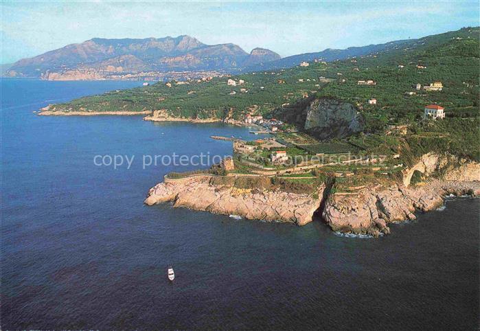 SORRENTO Sorrent Campania IT Marina-di-Puolo Felsenkueste Steilkueste Hafen Boo