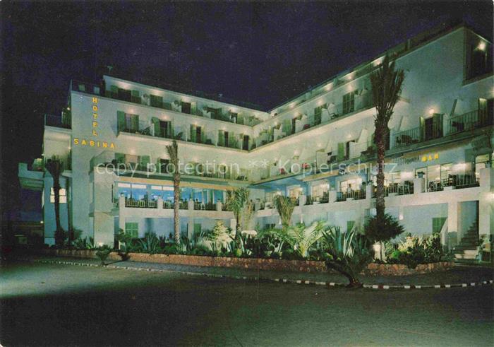 CALA MILLOR Mallorca ES Hotel-Sabina Nachtaufnahme Palmen Illumination Bar Balko