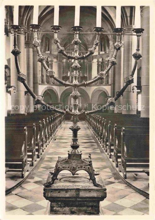 EssEN Ruhr Muensterkirche Mittelschiff Siebenarmiger-Leuchter Kirchenbaenke Gew