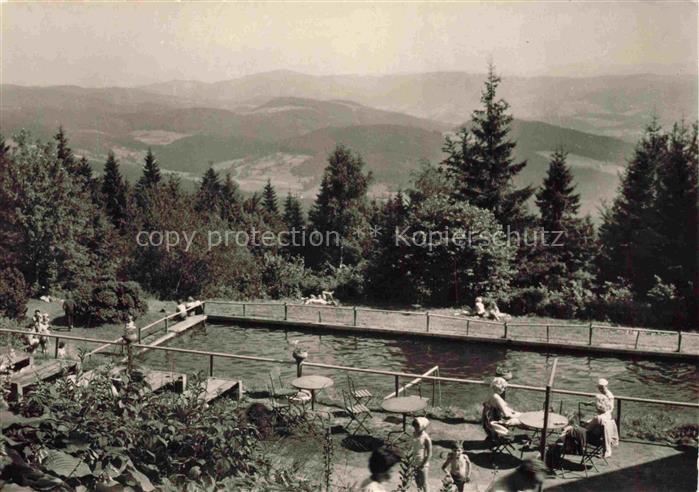 Radhoscht Schwimmbad Skalikova-Louka Beskydy Bergpanorama Fichten Badegaeste Son