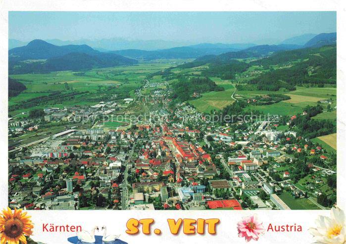 Zollfeld St Veit an der Glan Kaernten AT Stadtansicht Kaernten Tal Berge Stadion