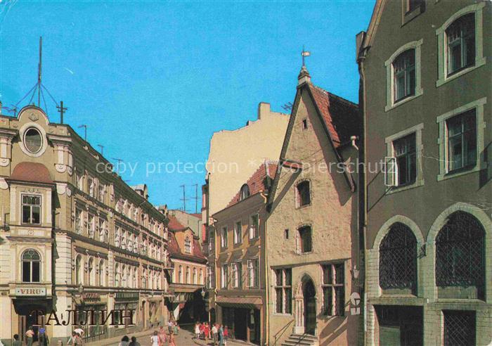 TALLINN Reval Estonia Viru-Street Altstadt Mittelalter Fachwerk Fussgaenger Kopf
