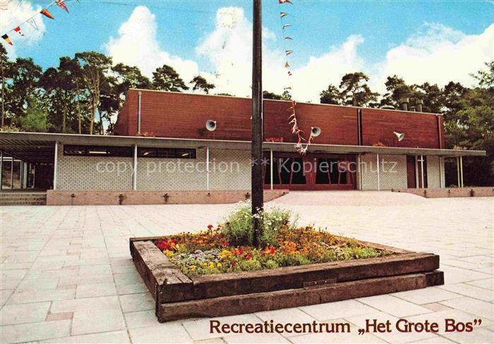 Doorn UTRECHT NL Het-Grote-Bos Recreatiecentrum Backsteingebaeude Platz Blumenbe