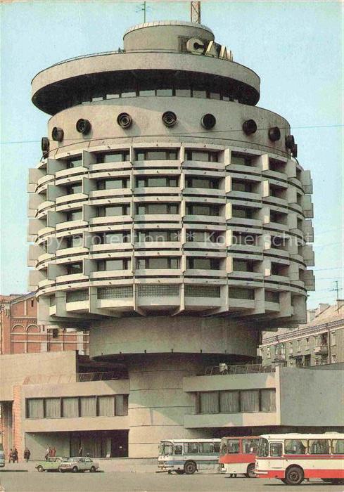 Kiew Kiev KYJIW UA Hotel-Salyut Hochhaus Rundgebaeude Sowjetarchitektur Bus Stra