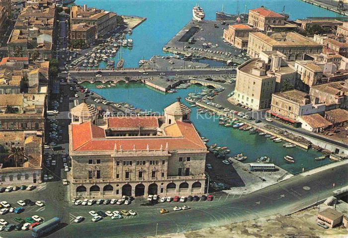 SIRACUSA Syrakus Sicilia IT Fliegeraufnahme Porto Stazione-marittima Hafen Bruec