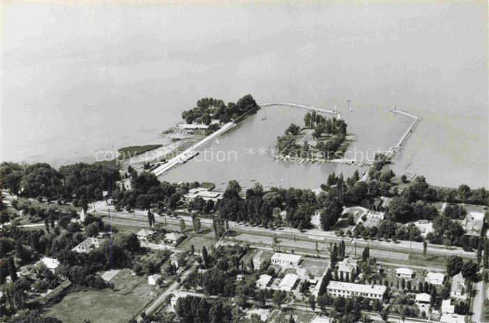 Balatonfoeldvar Plattensee HU Fliegeraufnahme Pier Halbinsel Balaton See Hafen B