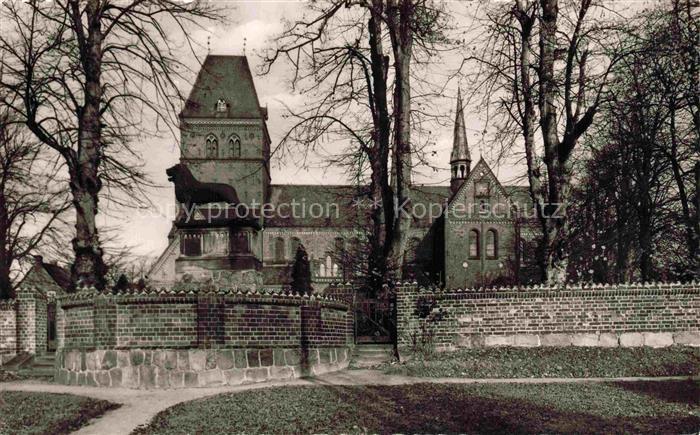 Ratzeburg Schleswig-Holstein Dom Denkmal Heinrich-der-Loewe Kirchturm Feldsteinm