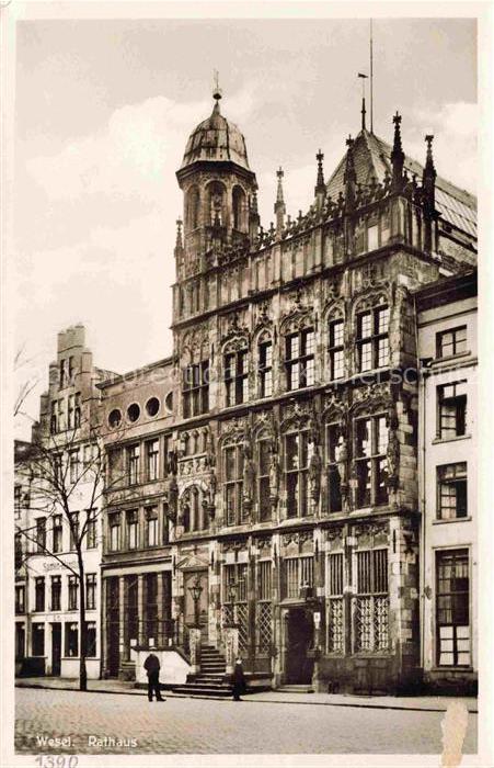 WESEL  Rhein Rathaus Gotik Turm Fassade Sandstein Passant Kopfsteinpflaster