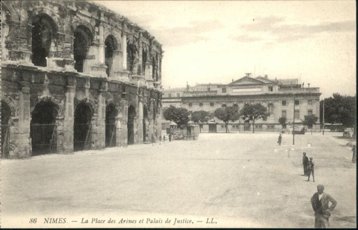 Nimes Place Arenes Palais Justice