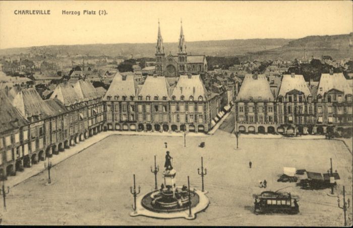 Charleville-Mezieres 08 Charleville Herzog Platz