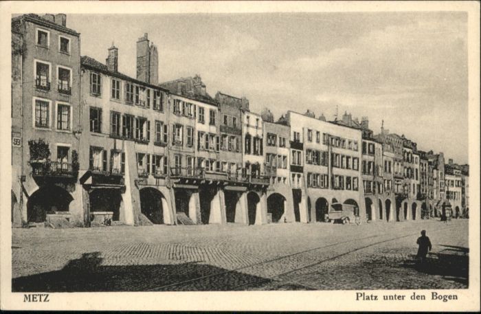 Metz  57 Moselle Metz Platz unter den Bogen