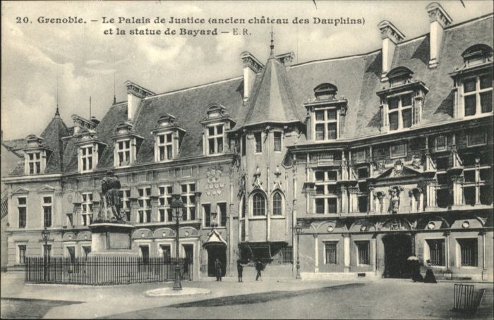 Grenoble Palais Justice Justiz Statue Bayard