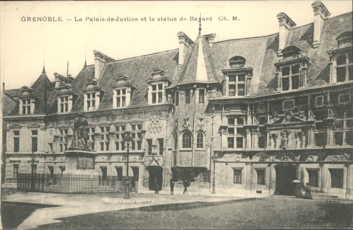 Grenoble Palais Justice Justiz Statue Bayard