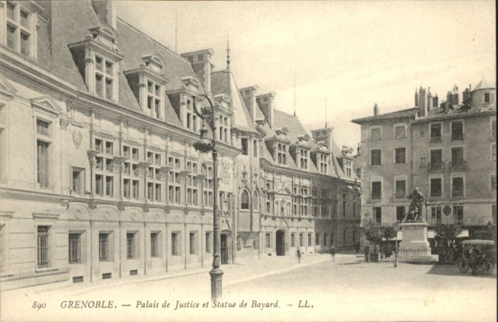 Grenoble Palais Justice Justiz Statue Bayard