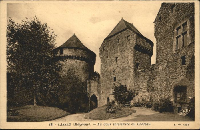Lassay-les-Chateaux Cour Interieure Chauteau