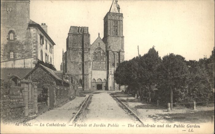 Dol-de-Bretagne Cathedrale Jardin Public