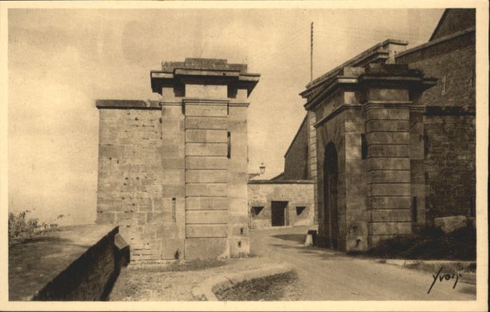 Langres Porte Hotel de Ville