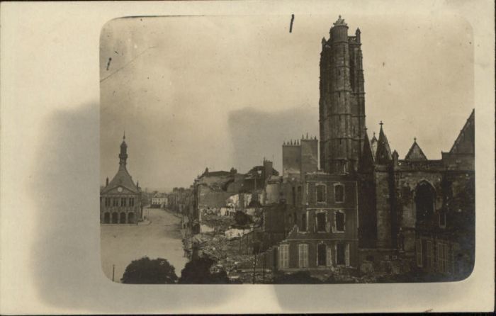 Peronne 80 Somme Peronne [handschriftlich] Zerstörung Ki