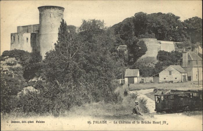 Falaise Calvados Chateau Breche Henri IV Strassenbahn