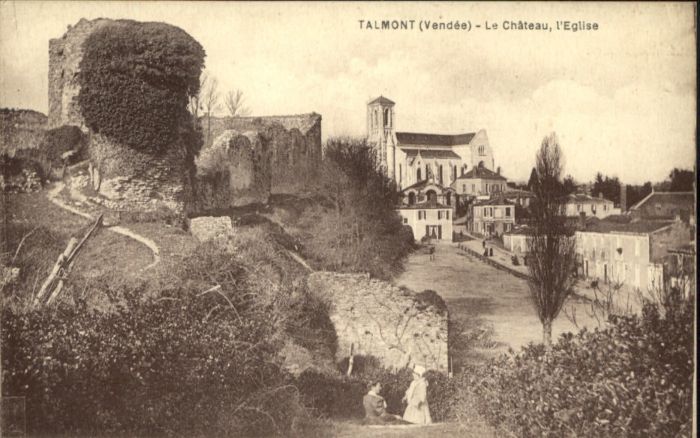 Talmont-Saint-Hilaire Vendee Chateau Eglise