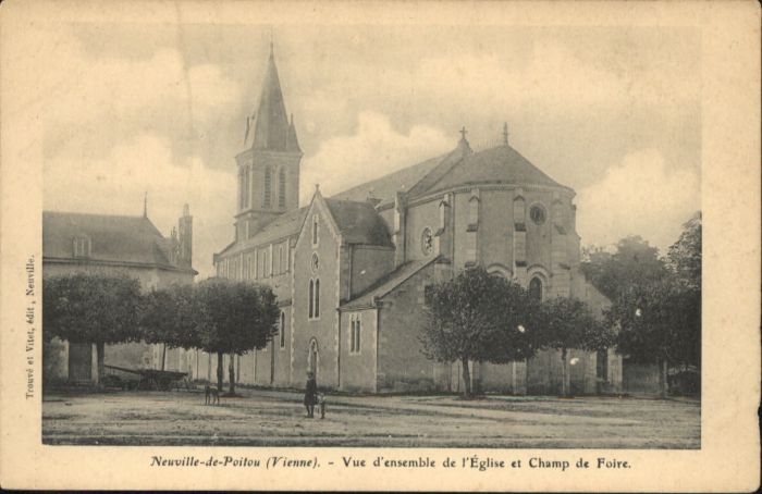 Neuville-de-Poitou Vienne Eglise Champ Foire