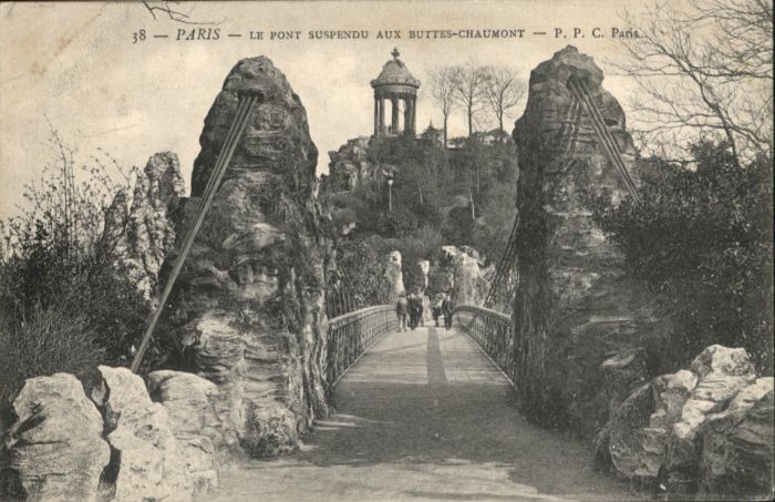 Paris Le Pont Suspendu Aux Buttes Chaumont